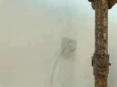 �≦��̼��ʩ�������Xһƽ����ʯ���c�≦��̼���Ă���